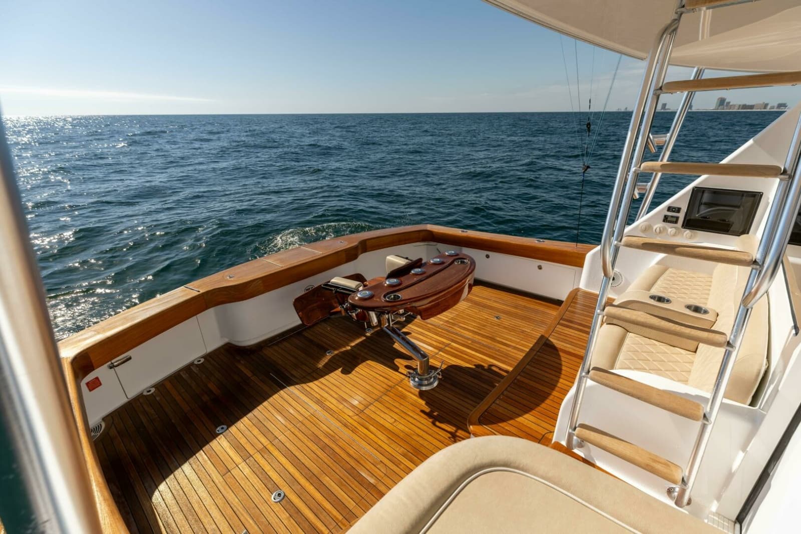 2020 Viking 62 Convertible - Photo 31