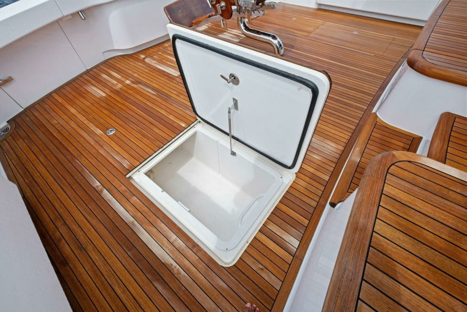 2012 Viking 82 Convertible - Photo 145