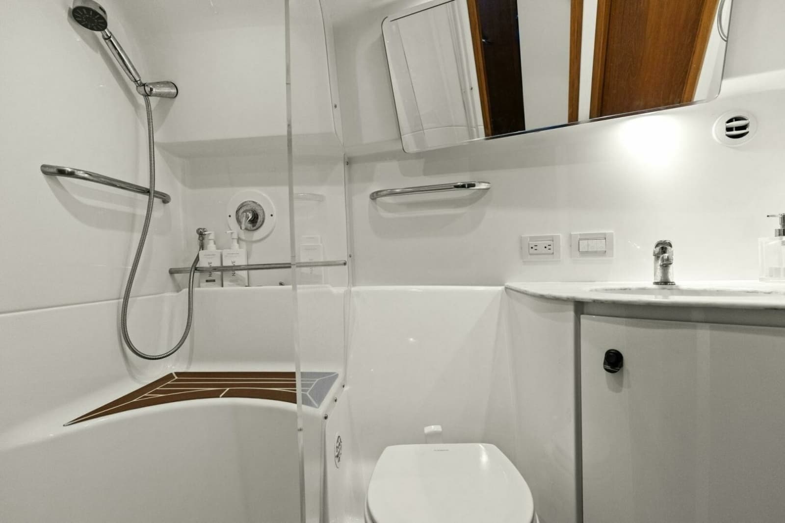 2013 Tiara Yachts 3900 Convertible - Photo 25