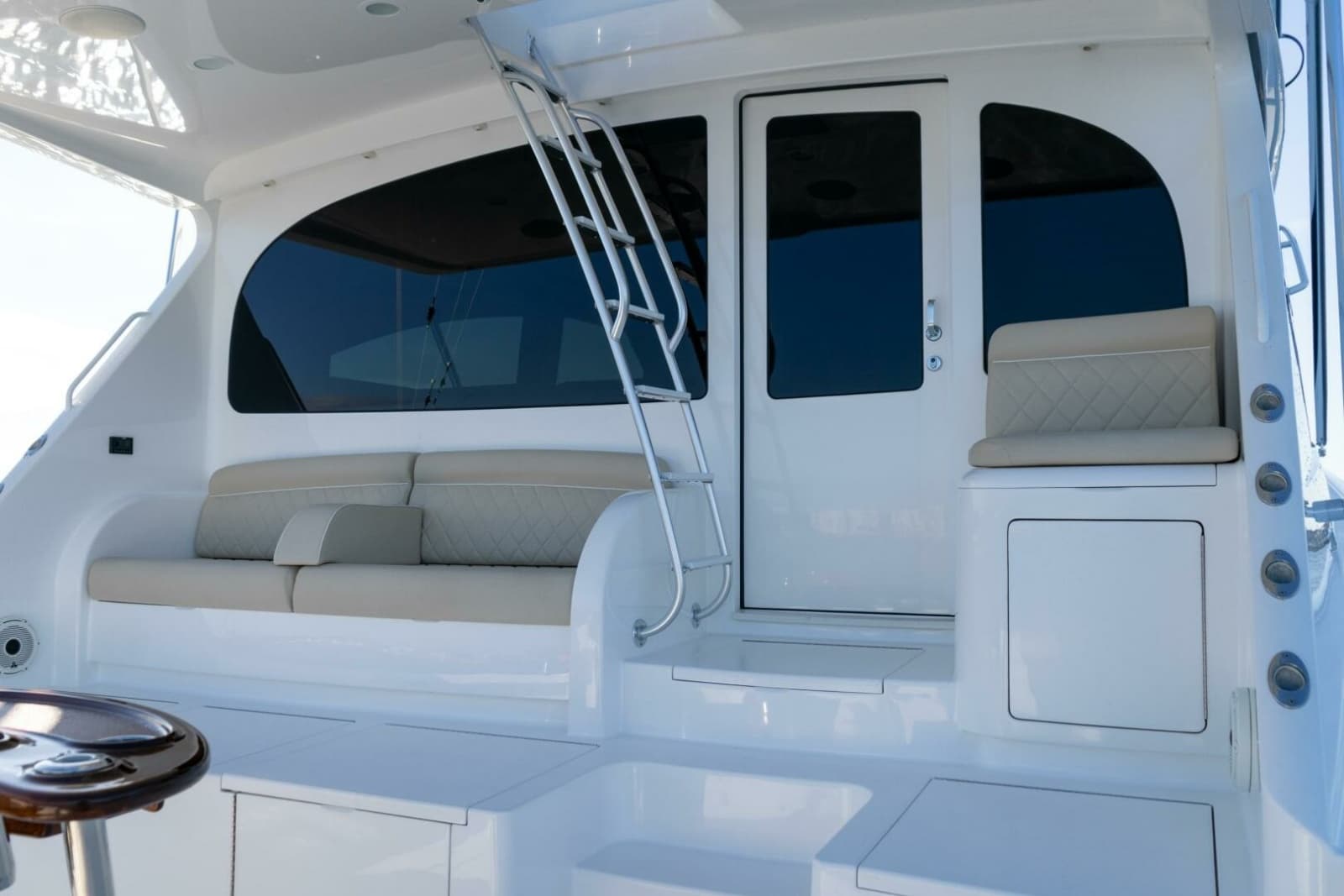 2021 Viking 72 Enclosed Bridge - Photo 3