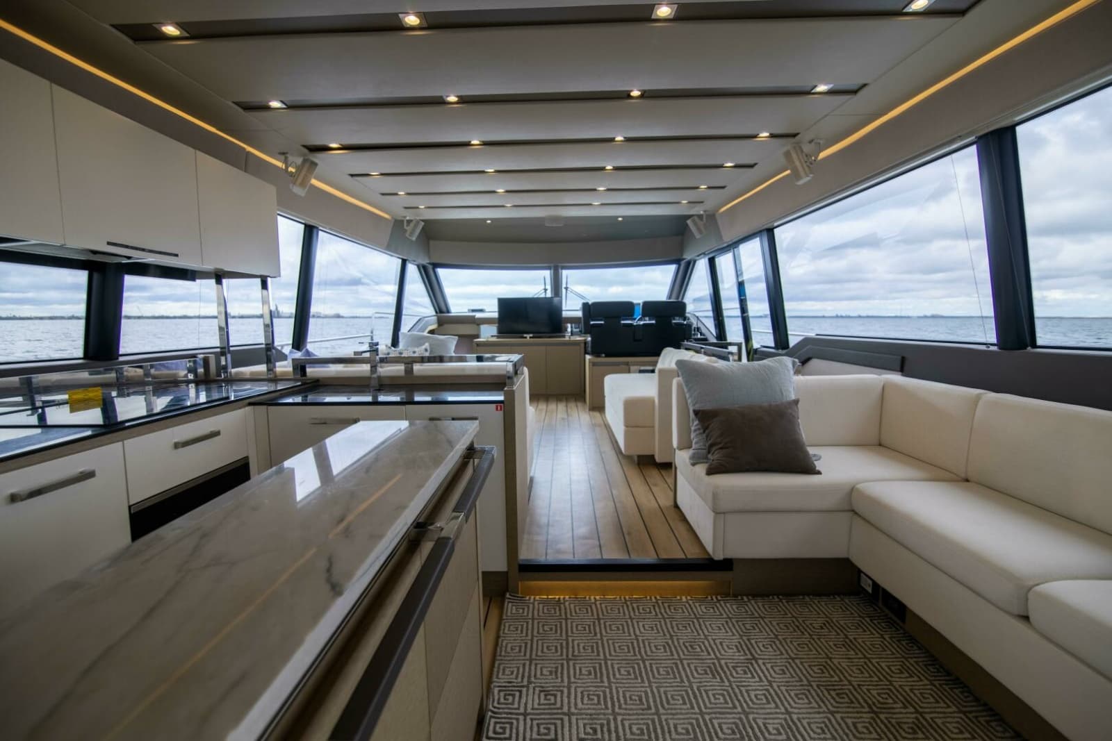 2018 Prestige 680 Flybridge - Photo 10