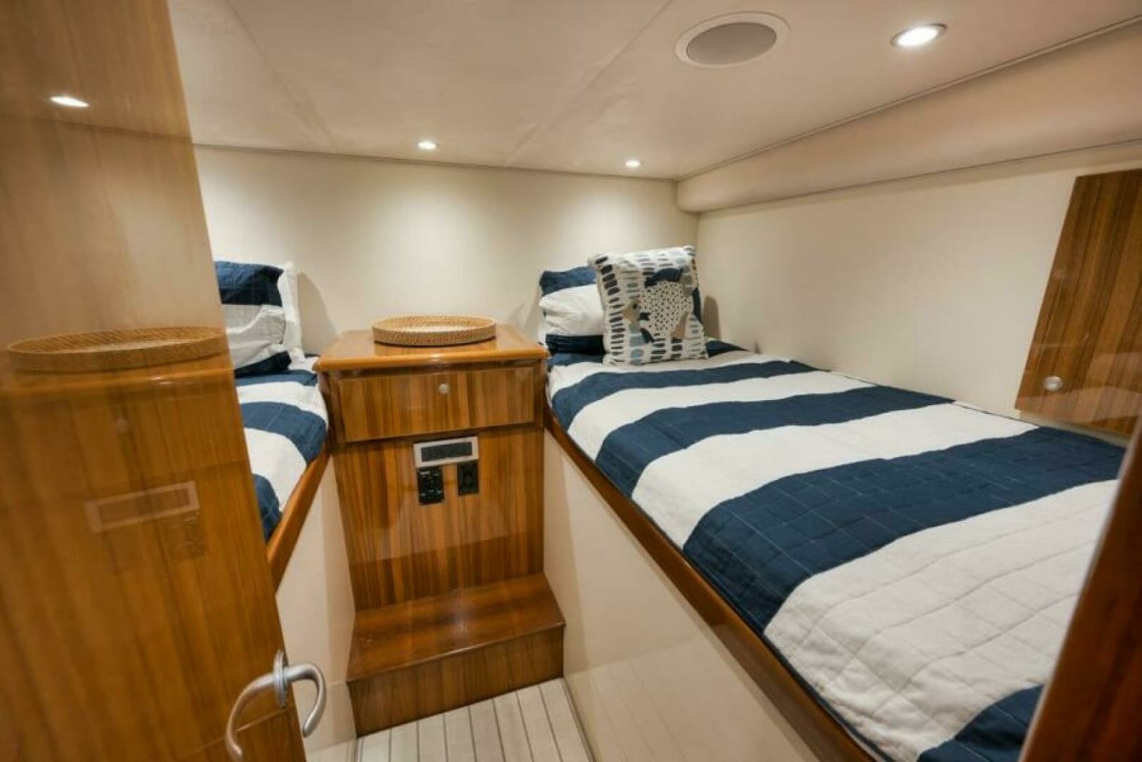 2015 Viking 42 Open - Photo 7