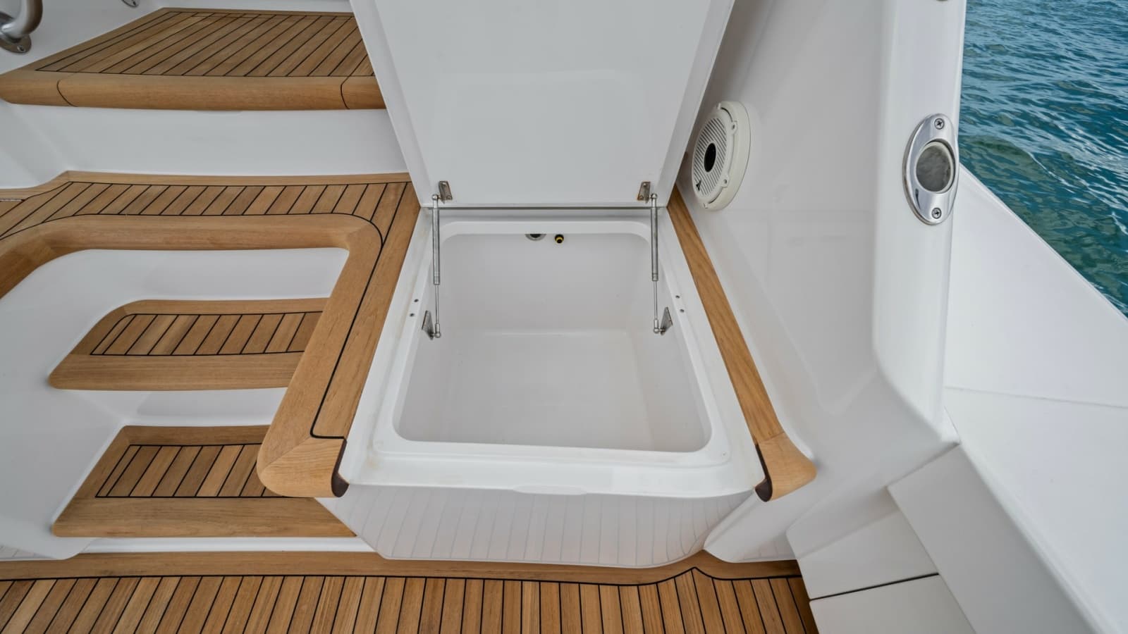 2021 Viking 72 Enclosed Bridge - Photo 67