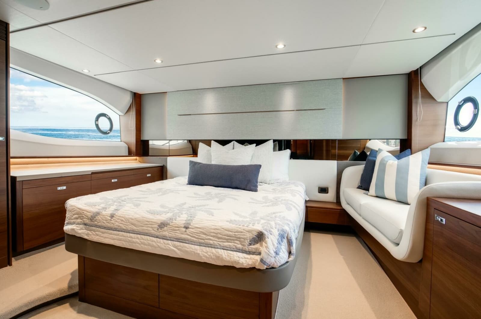 2025 Princess V55 - Photo 8