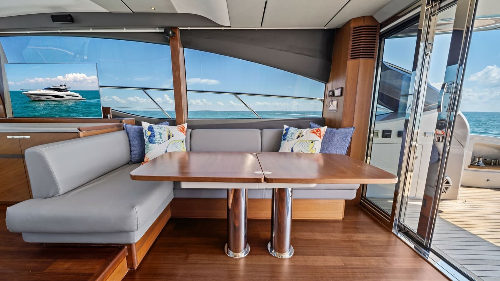 2019 Princess V65 - Photo 13