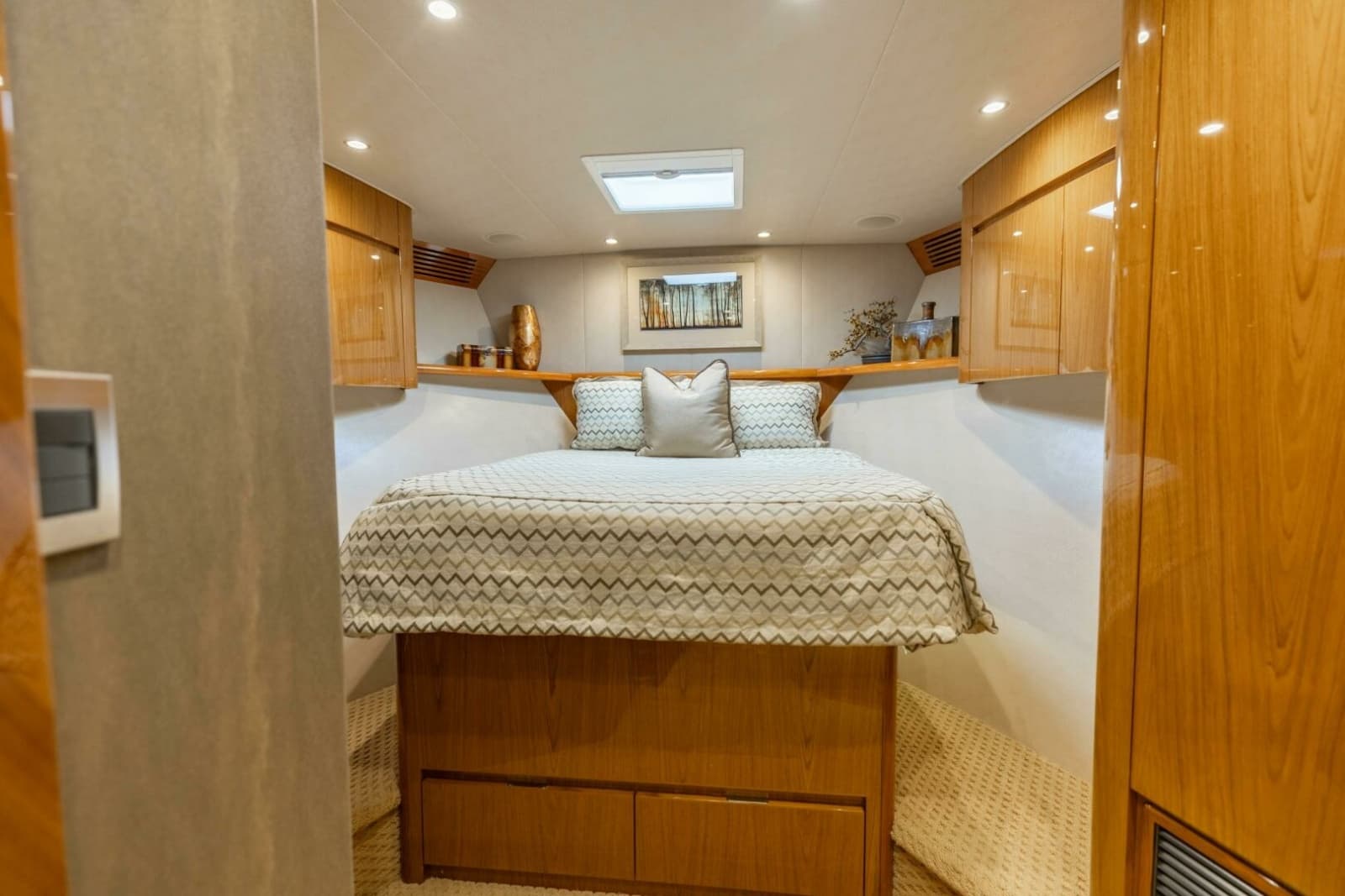 2013 Viking 76 Convertible - Photo 33