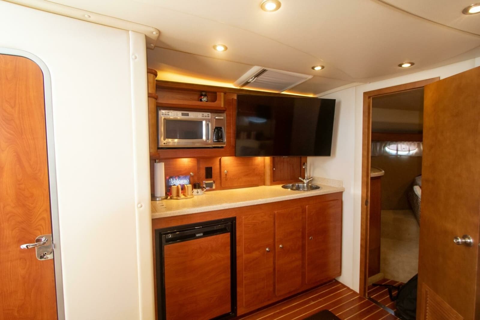 2008 Rinker 40 Express Cruiser - Photo 7
