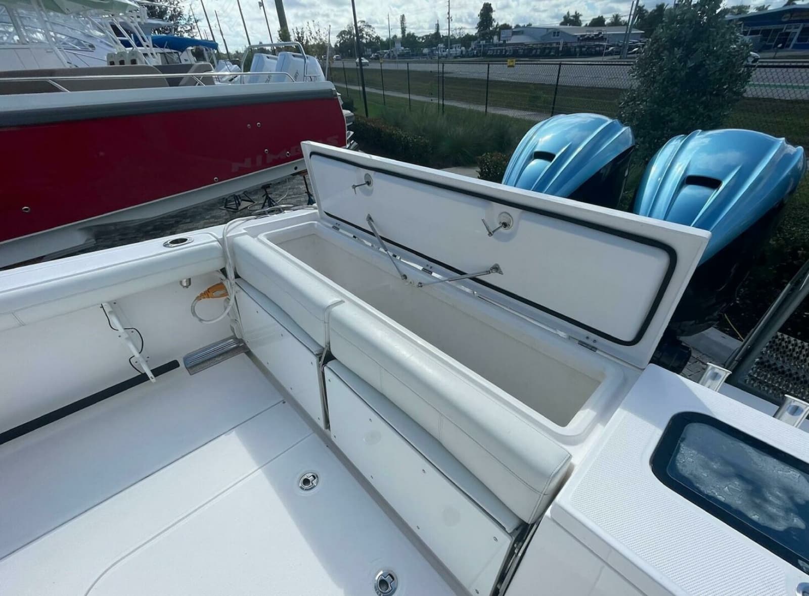 2022 Everglades 335 Center Console - Photo 8