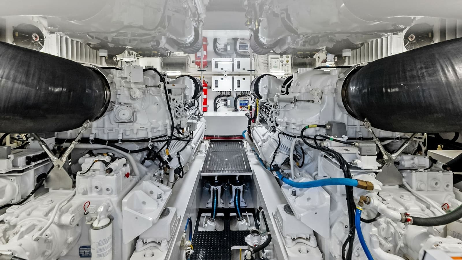 2018 Viking 62 Convertible - Photo 58