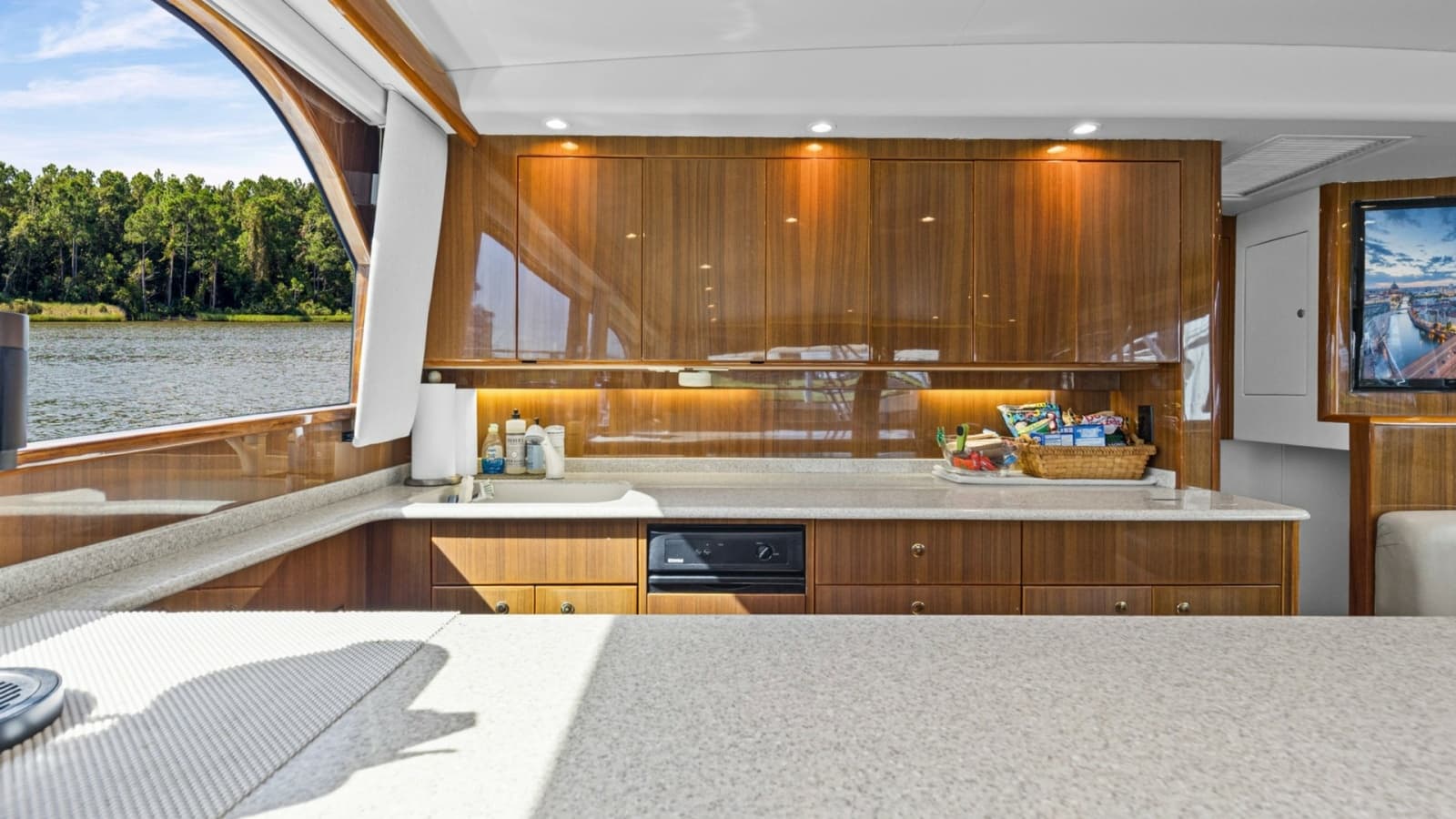 2005 Viking 61 Enclosed Bridge - Photo 13
