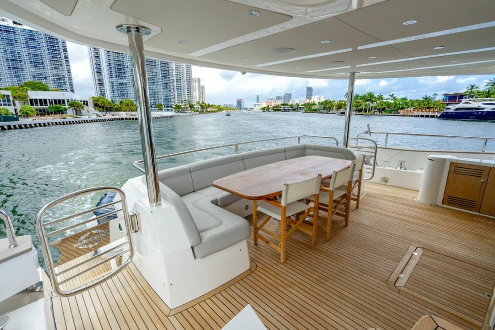 2019 Sunseeker 95 Motor Yacht - Photo 12