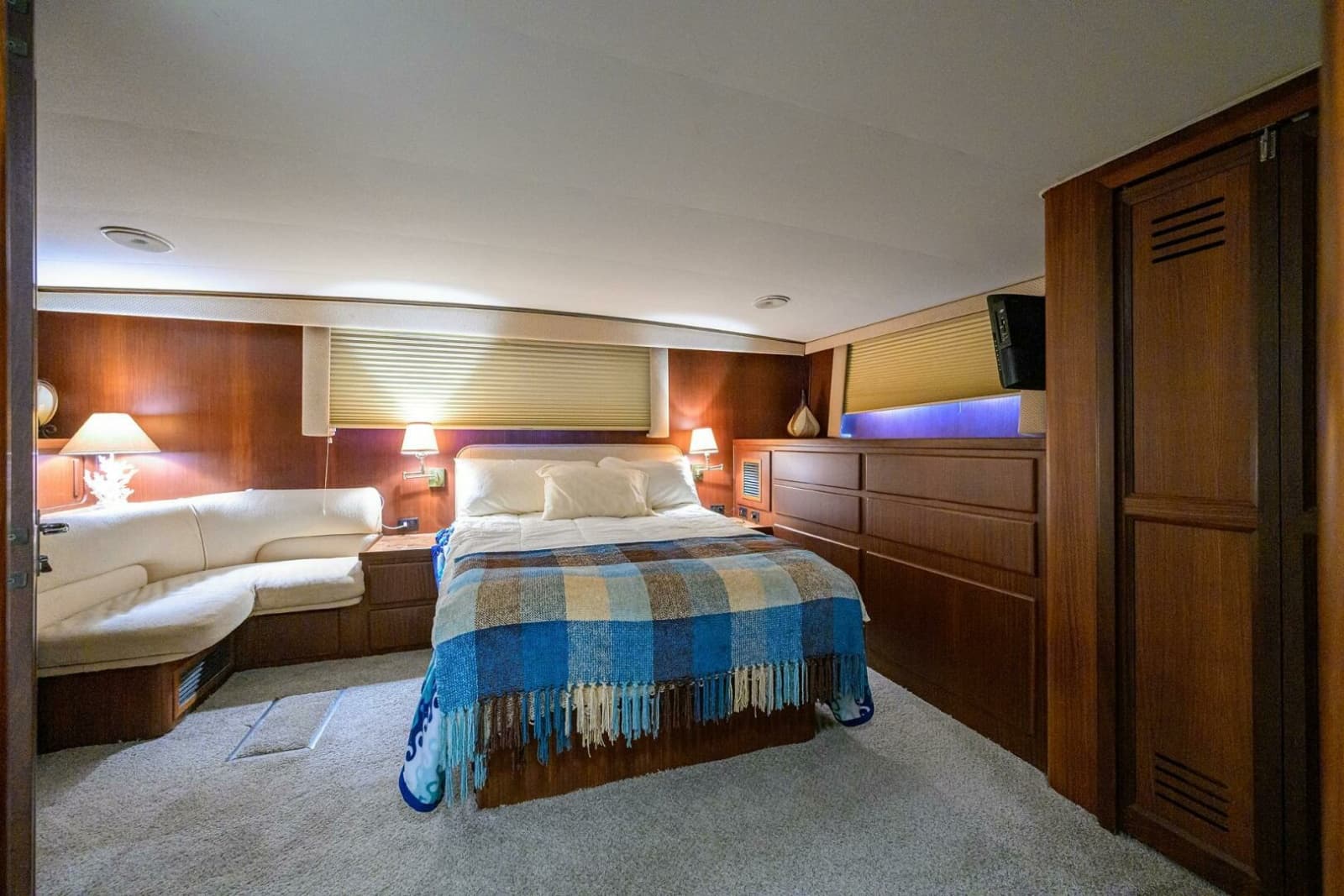 1987 Hatteras 63 Motor Yacht - Photo 22