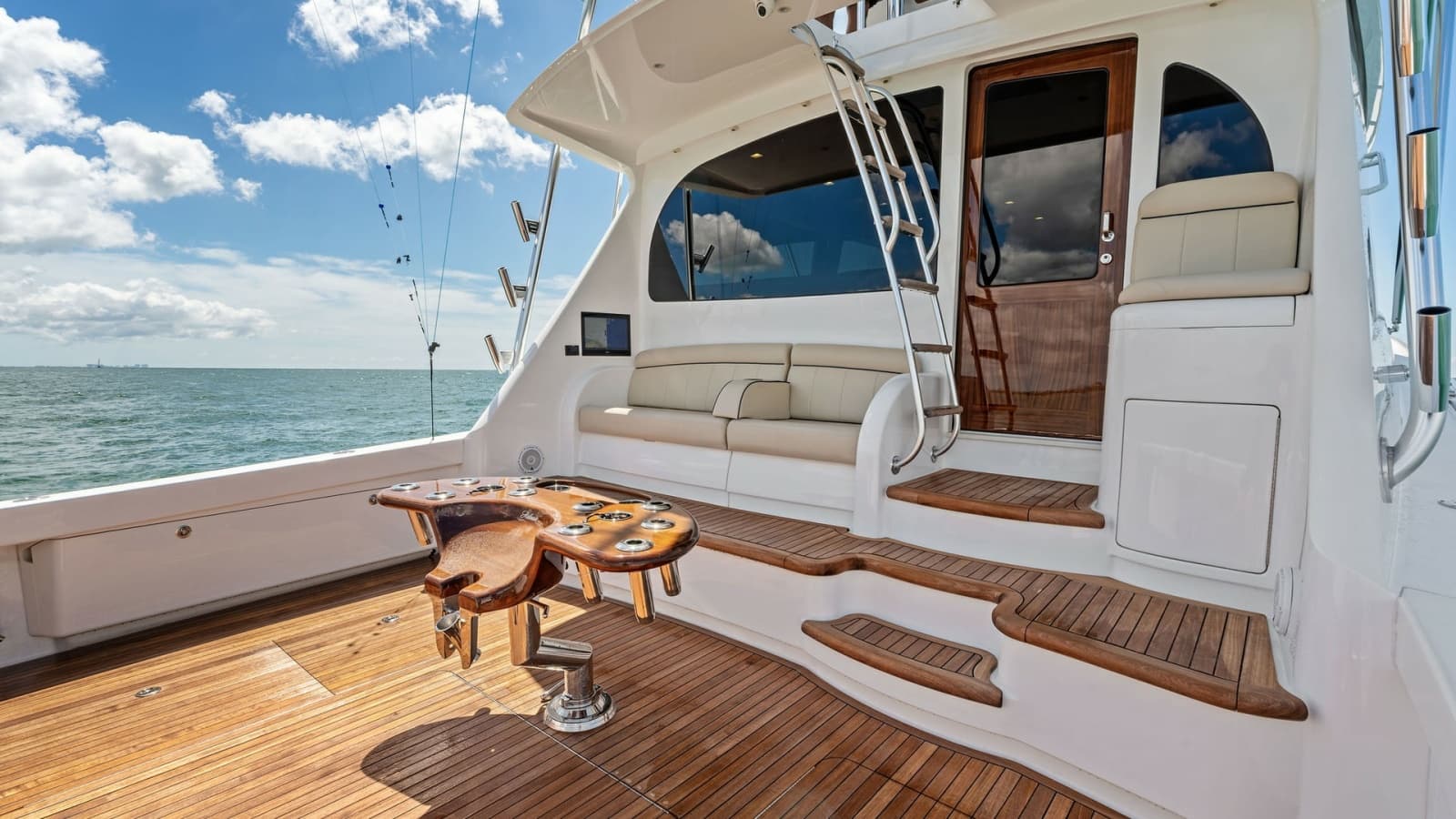 2024 Viking 68 Convertible - Photo 39
