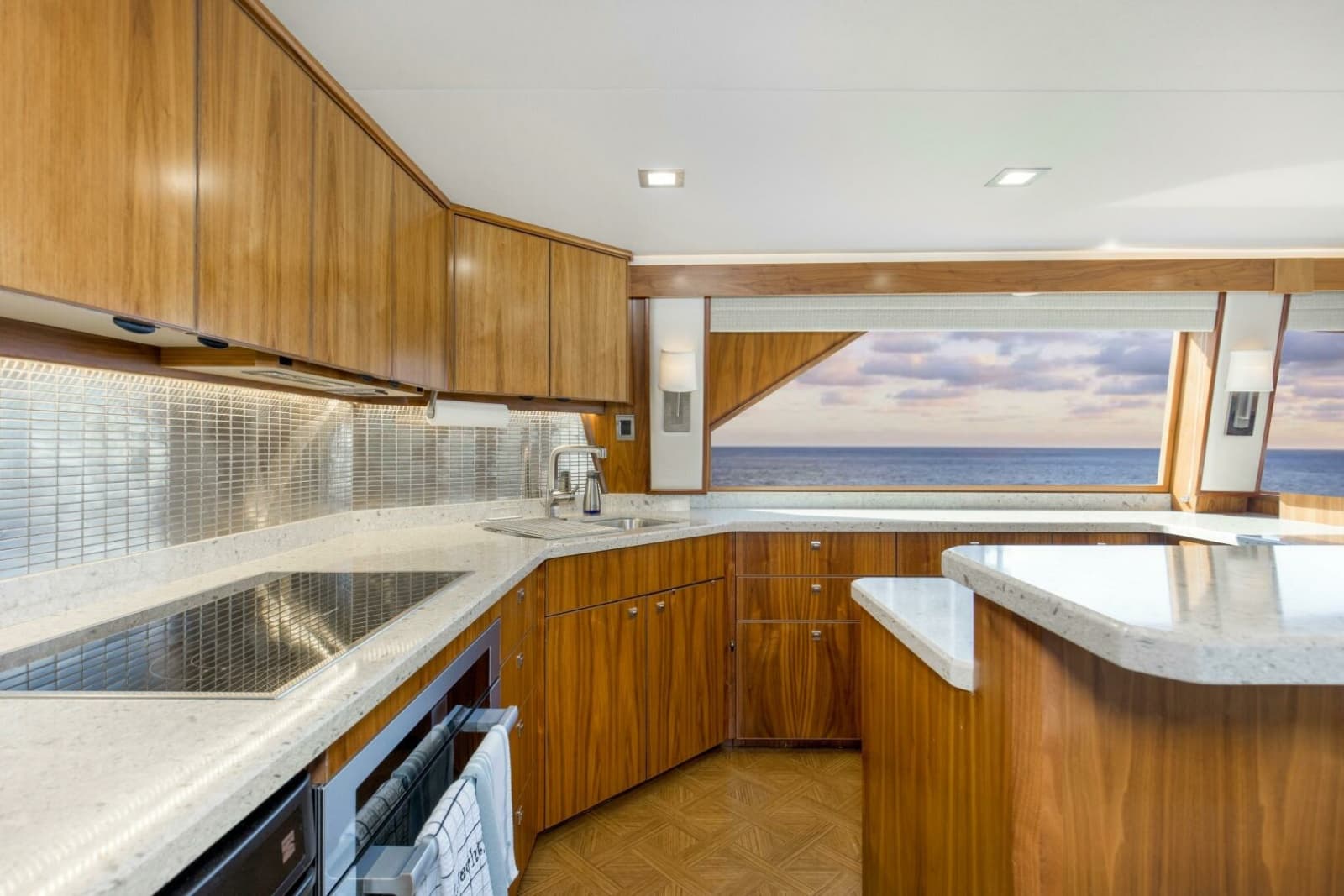2016 Viking 92 Enclosed Bridge - Photo 18