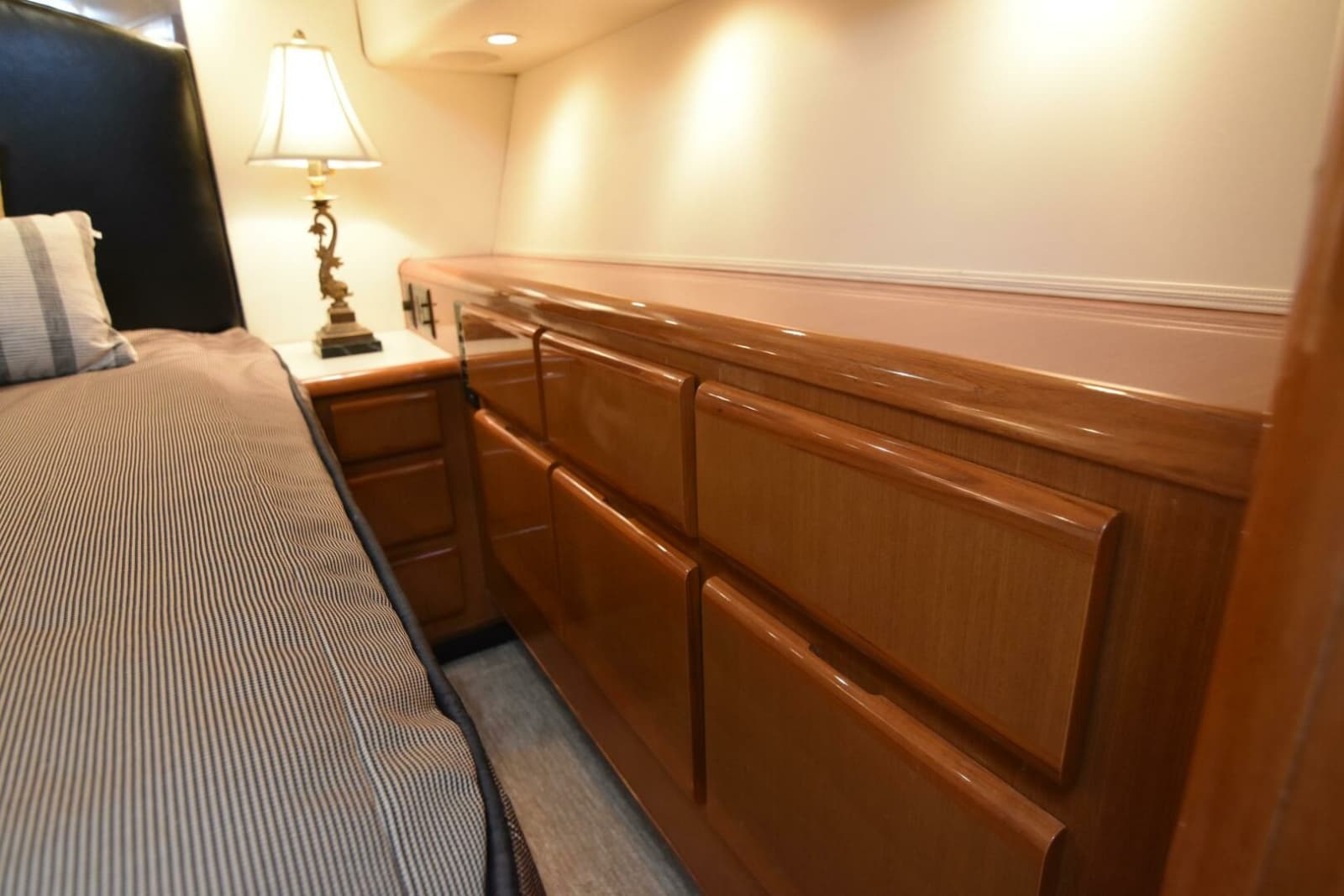 1999 Viking 58 Convertible - Photo 25