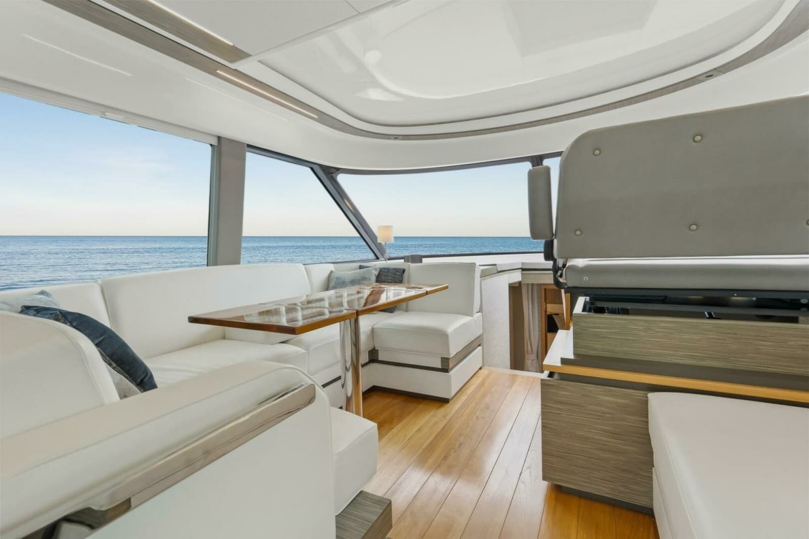 2019 Tiara Yachts C49 Coupe - Photo 17