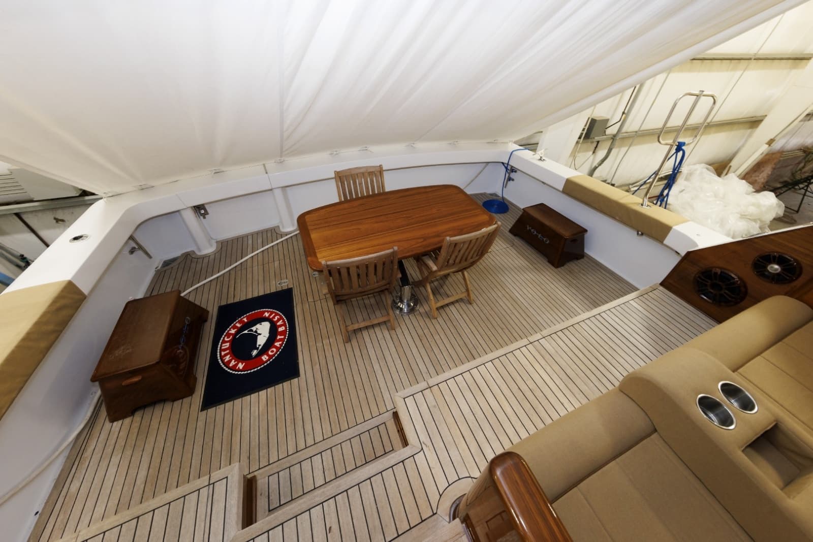 2005 Viking 61 Convertible - Photo 22