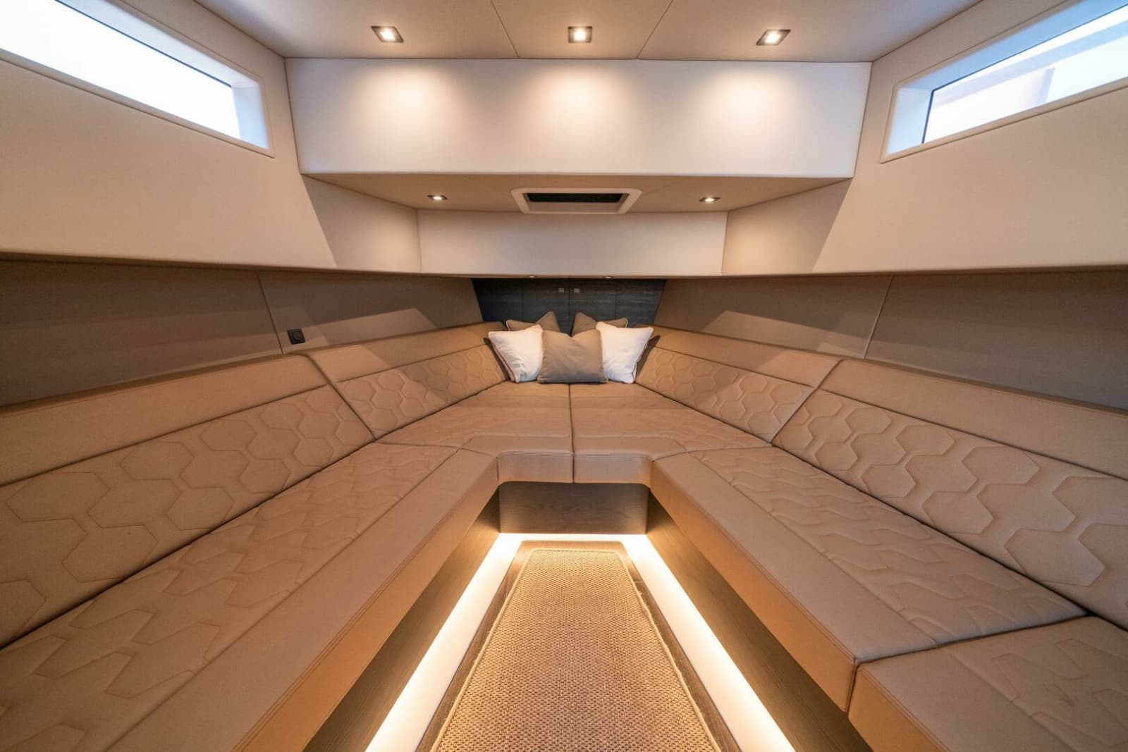 2022 Vanquish Yachts VQ45 - Photo 27