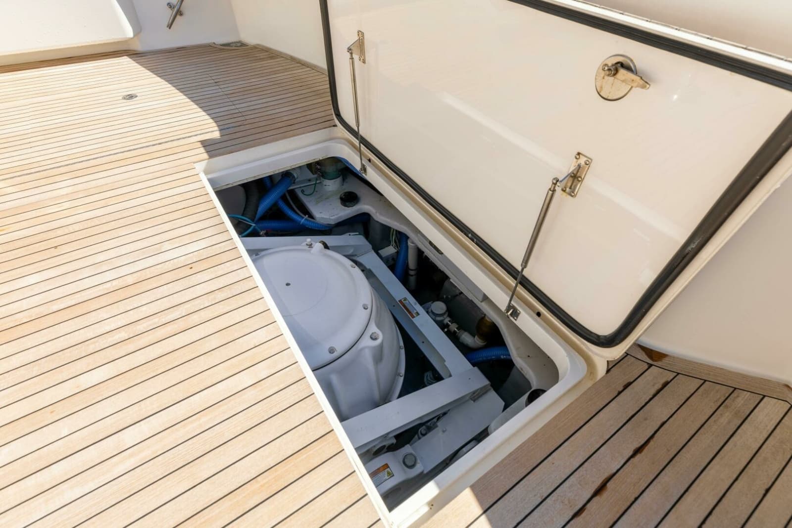 2013 Viking 76 Convertible - Photo 65