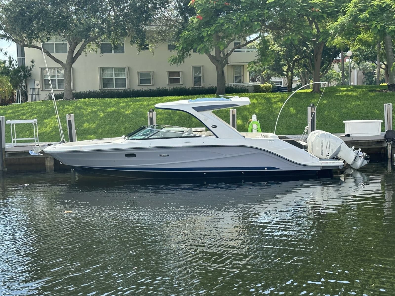 2018 Sea Ray SLX 310 - Photo 1