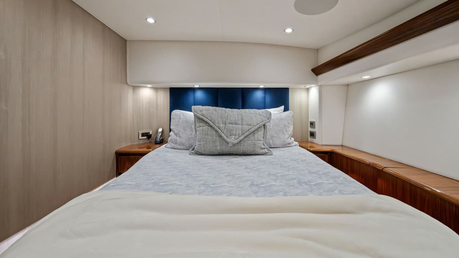 2021 Viking 54 Convertible - Photo 14
