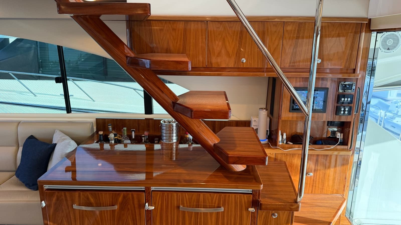 2021 Riviera 57 Enclosed Bridge - Photo 11