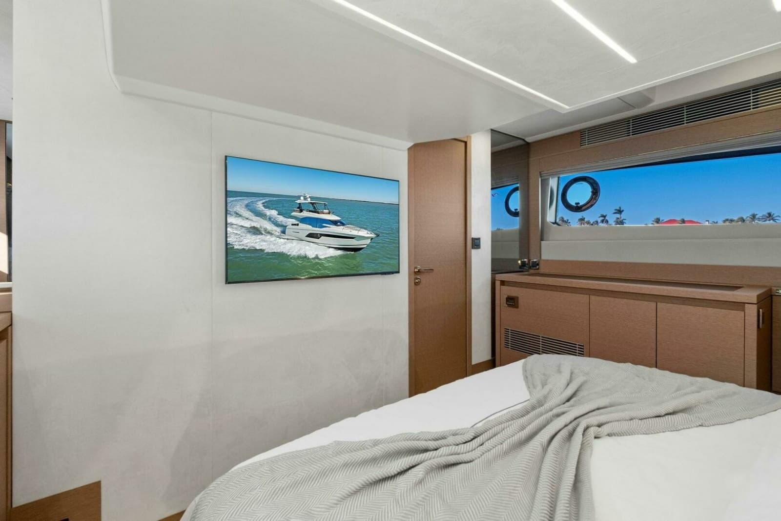 2022 Prestige 520 Flybridge - Photo 41
