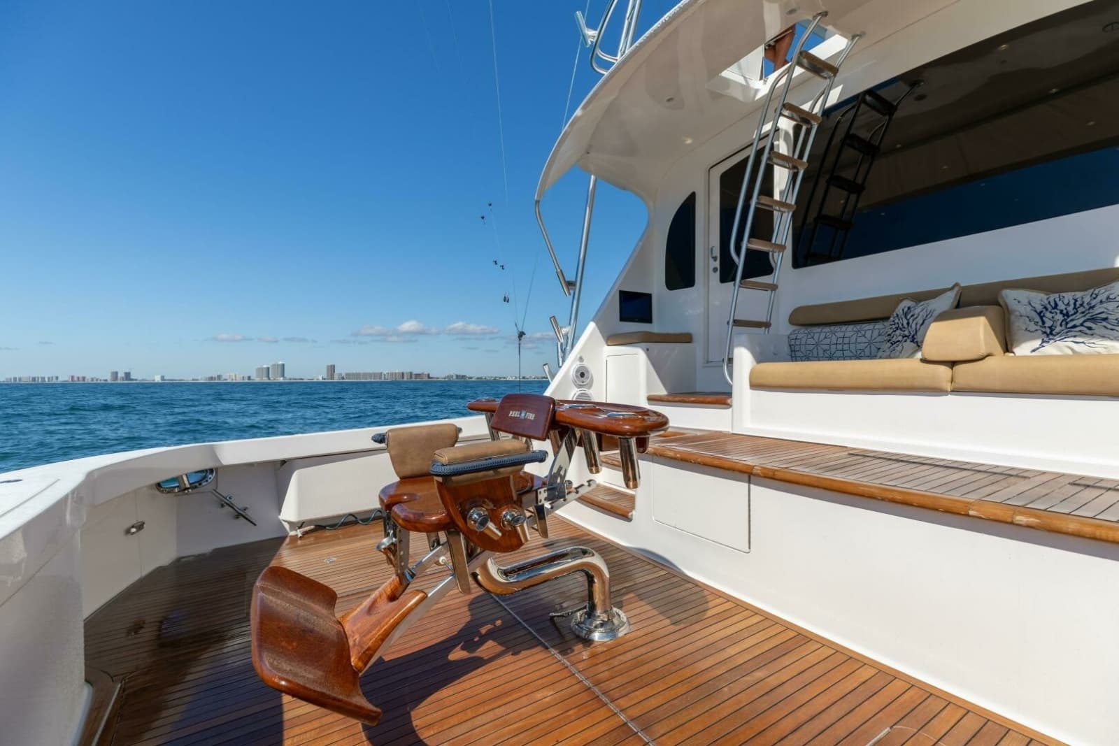 2013 Viking 76 Convertible - Photo 64