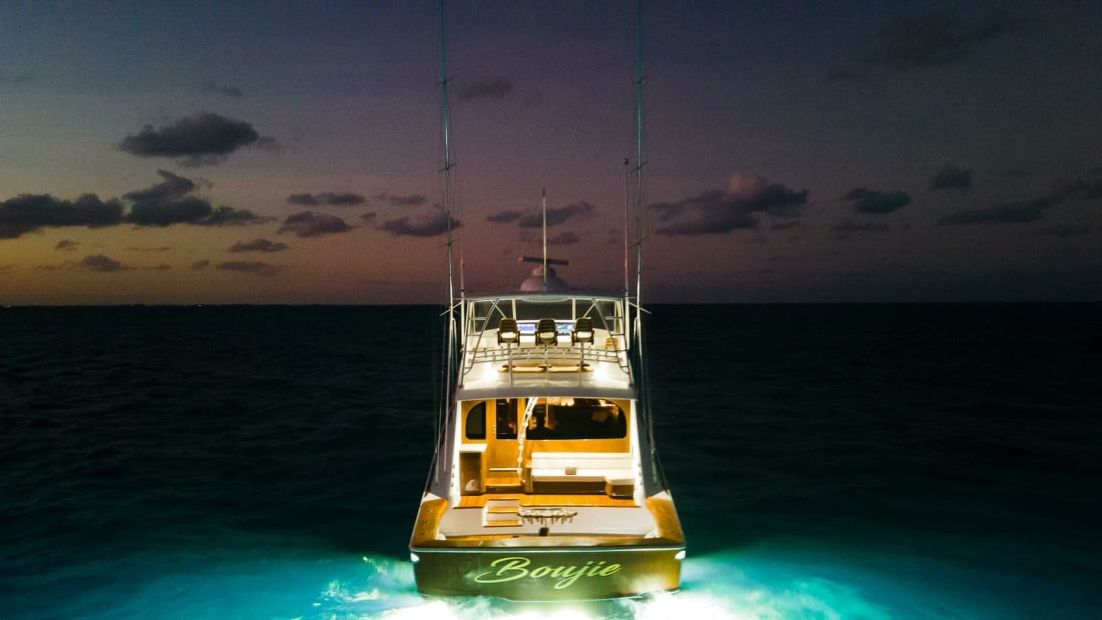 2025 Viking 82 Convertible - Photo 4