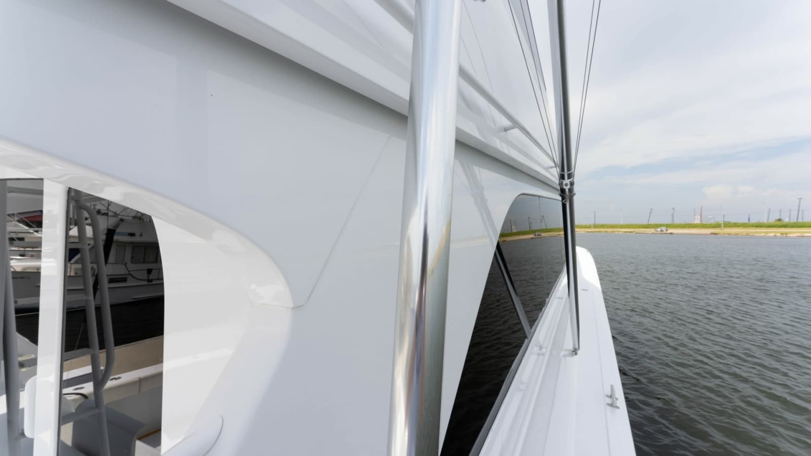2001 Viking 65 Enclosed Bridge - Photo 44