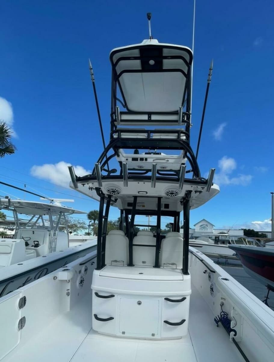 2022 Everglades 335 Center Console - Photo 9