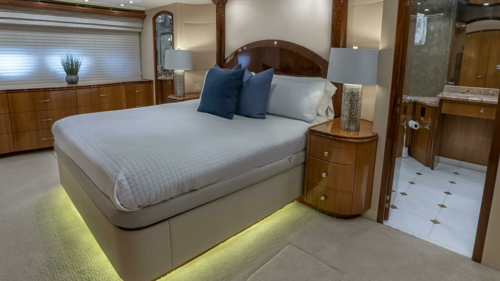 2007 Hatteras 80 - Photo 40