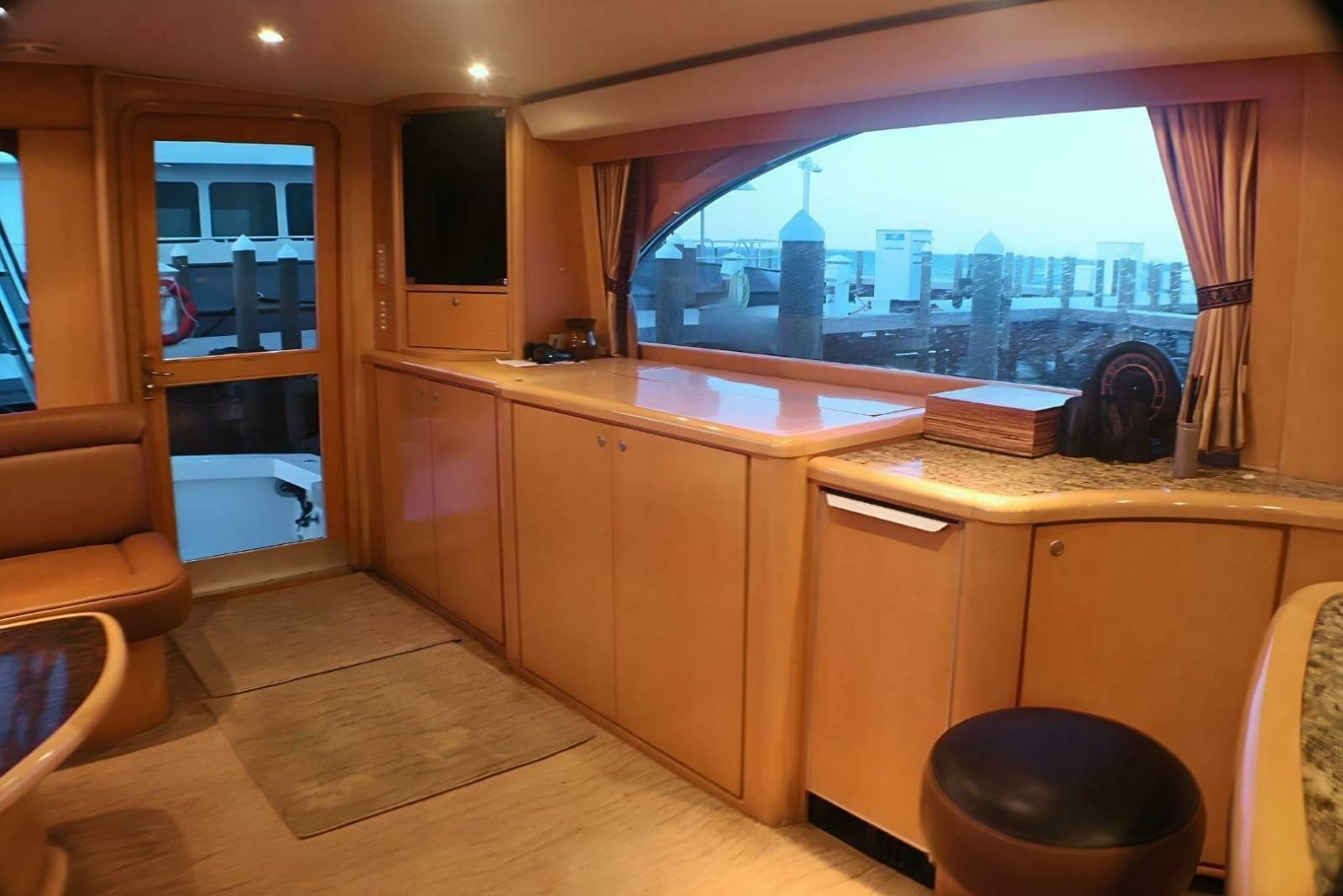 2001 Donzi 73 Sport Yacht - Photo 8
