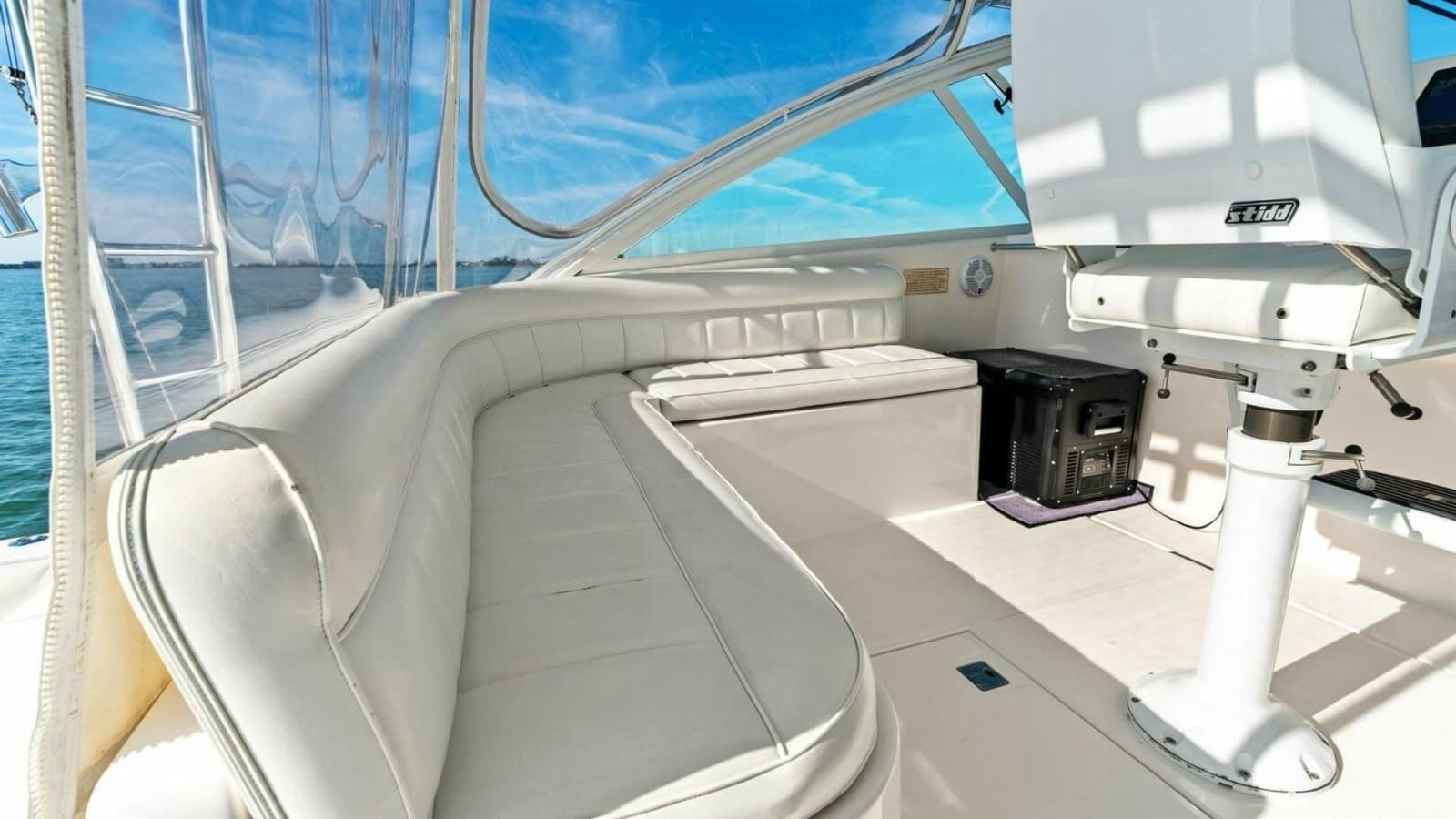 2005 Cabo 40 Express - Photo 27