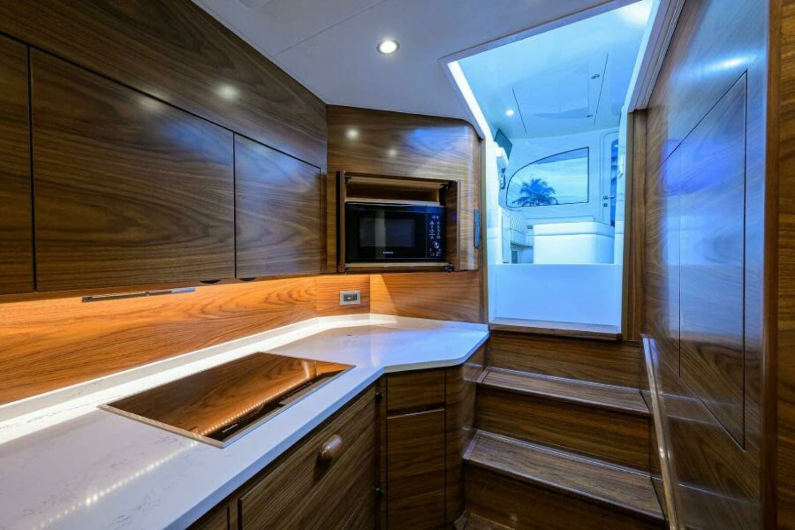 2024 Viking 54 Sport Coupe - Photo 4