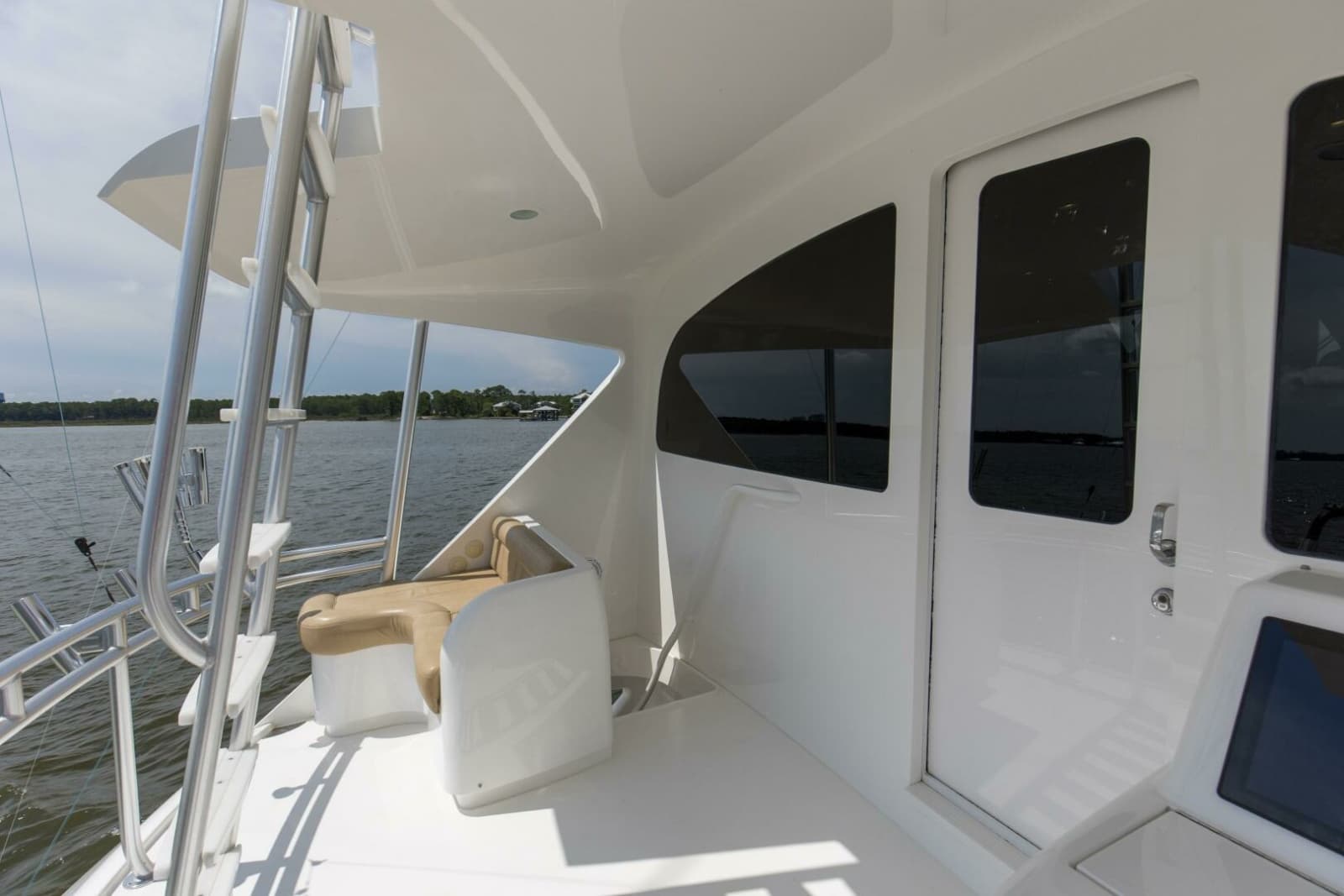 2016 Viking 92 Enclosed Bridge - Photo 53