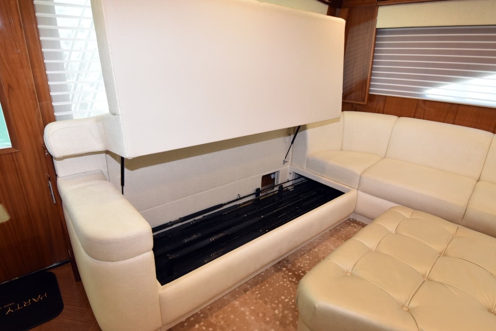 2019 Viking 80 Skybridge - Photo 21