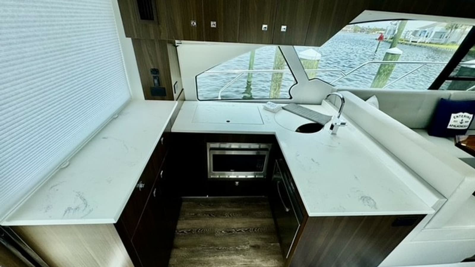 2023 Cruisers Yachts 50 Cantius - Photo 11