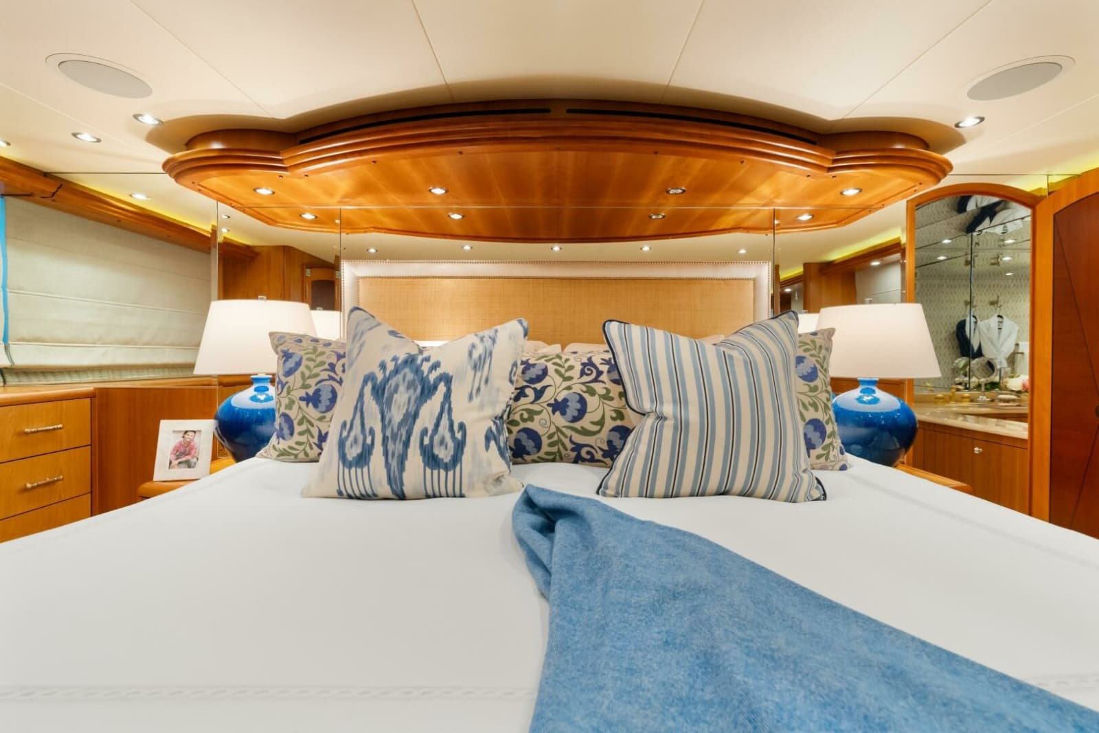 2005 Hatteras 100 Motor Yacht - Photo 17