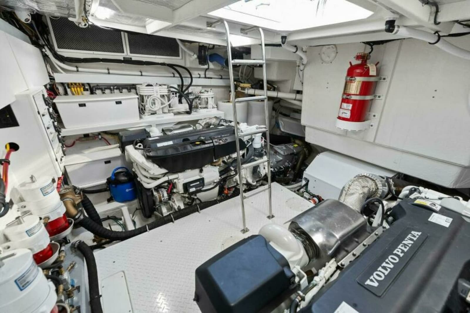 2023 Cruisers Yachts 60 Cantius Fly - Photo 48