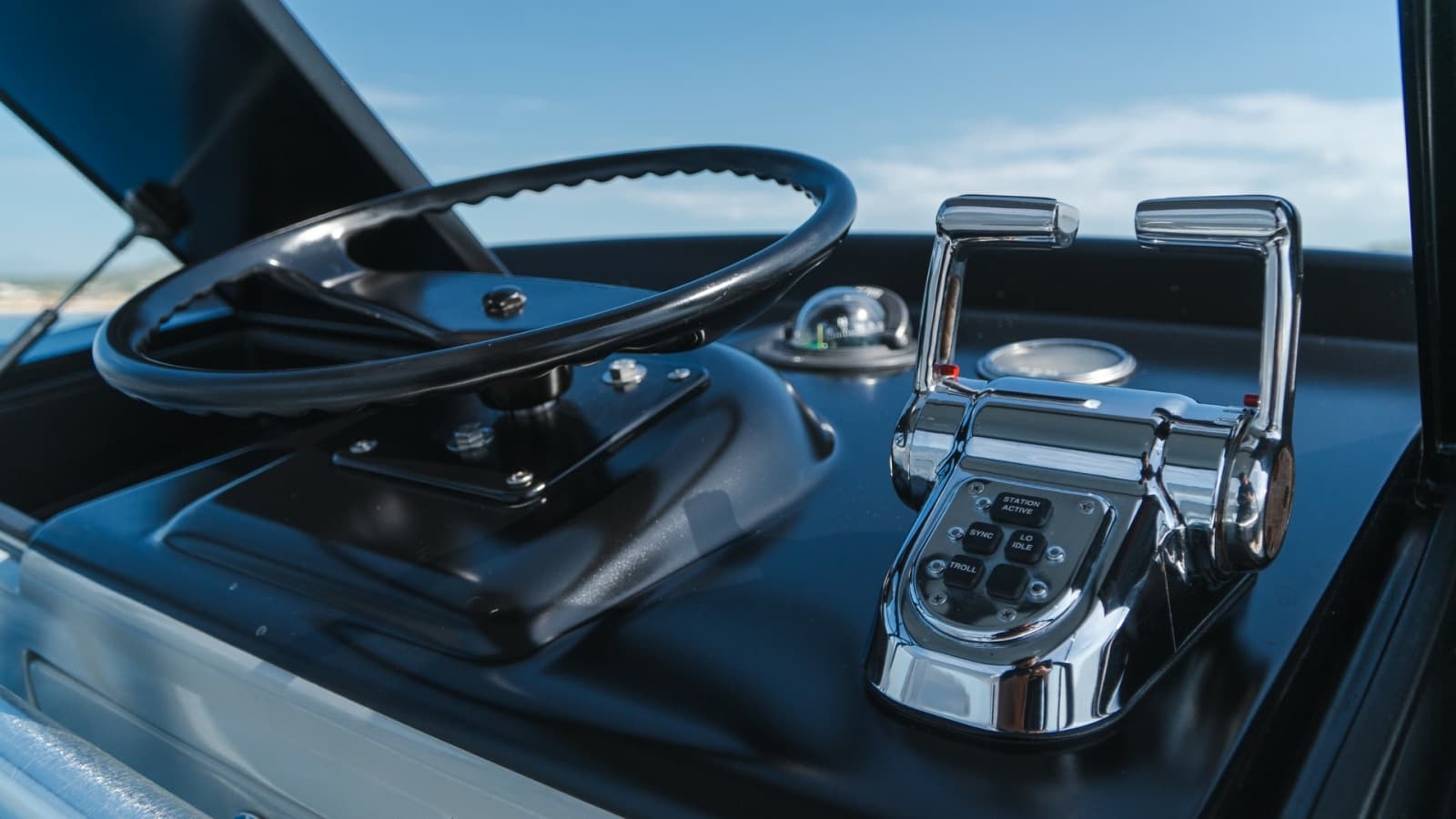 2014 Viking 66 Convertible - Photo 37
