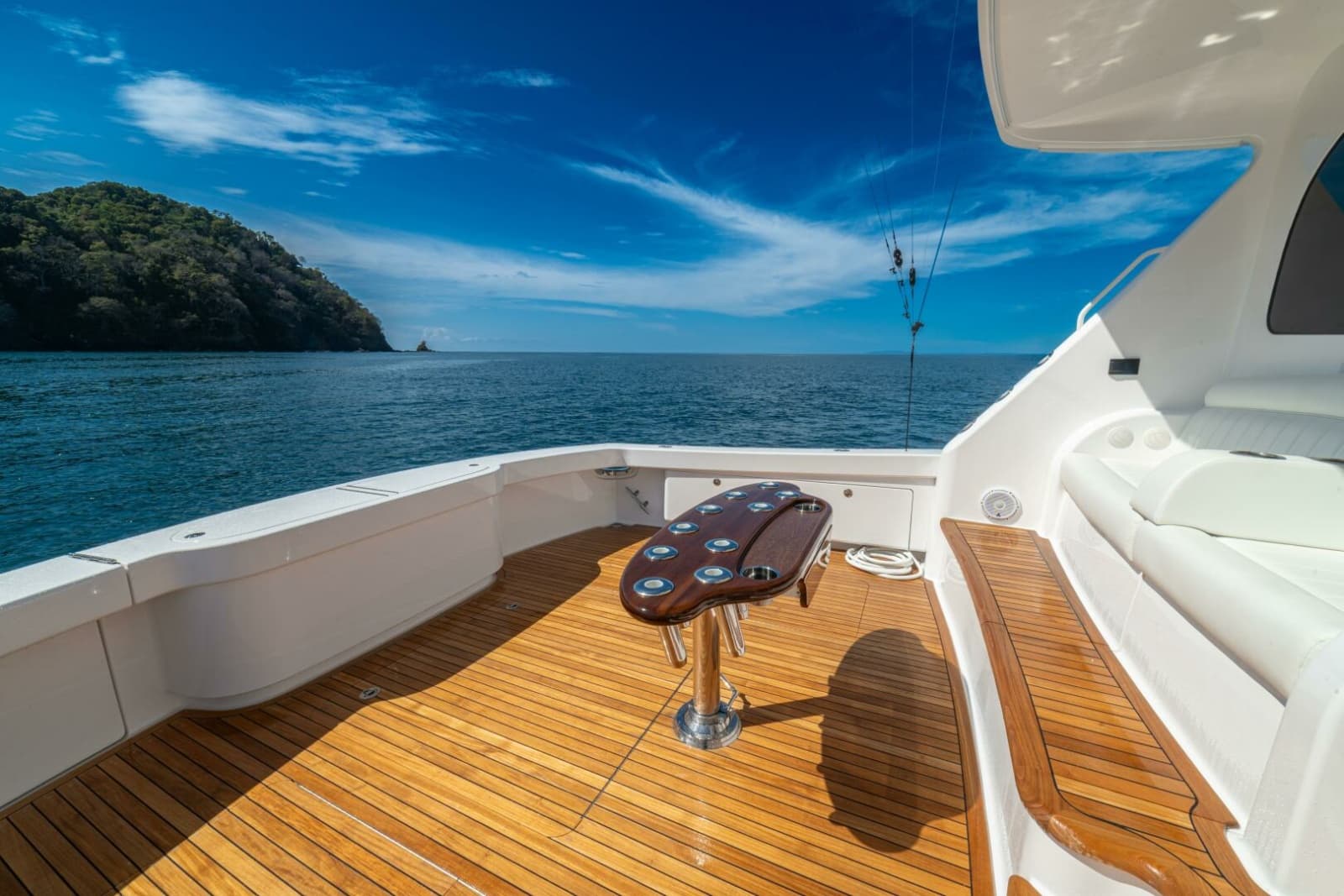 2025 Viking 58 Convertible - Photo 32