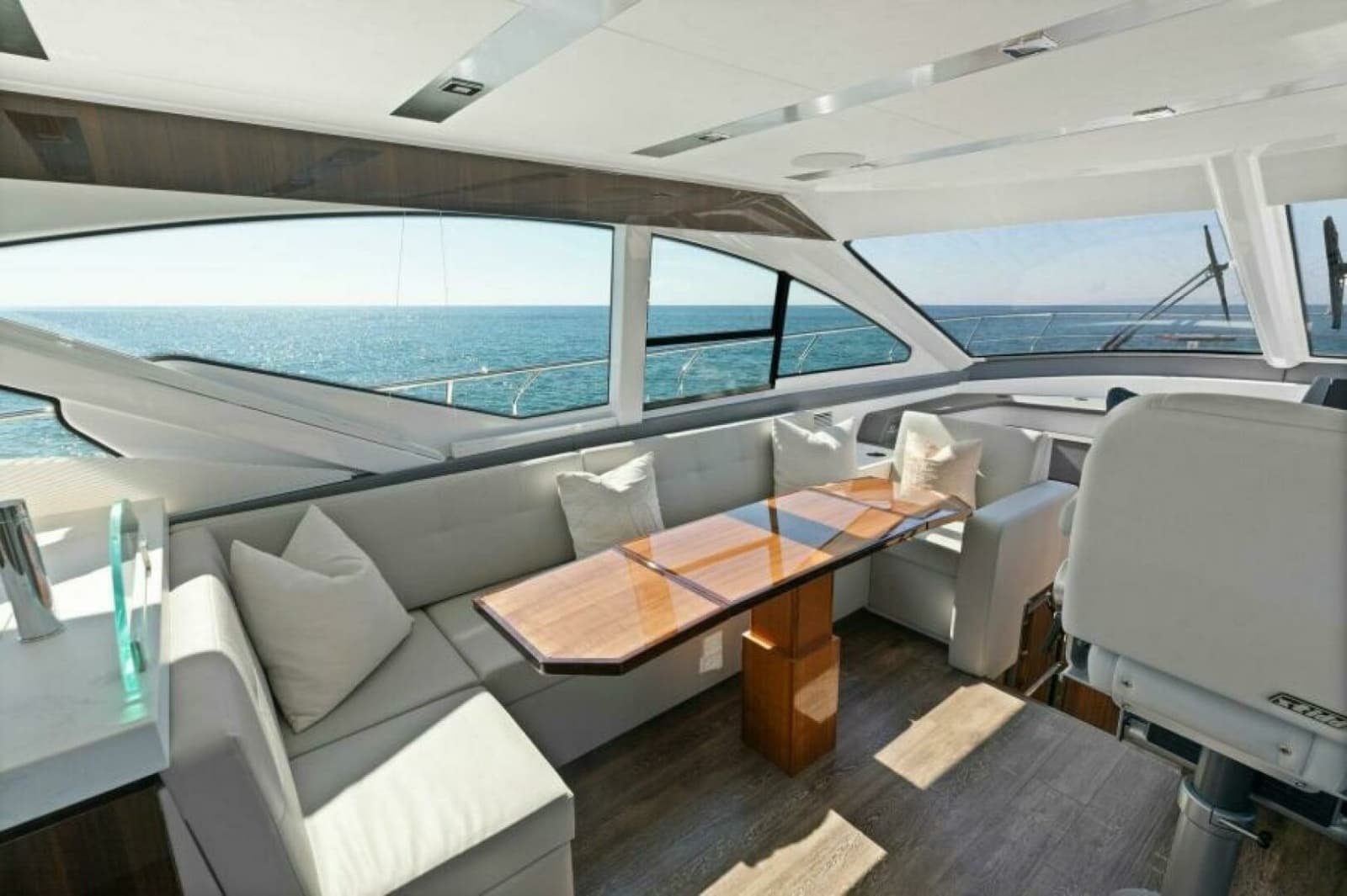 2023 Cruisers Yachts 60 Cantius Fly - Photo 15