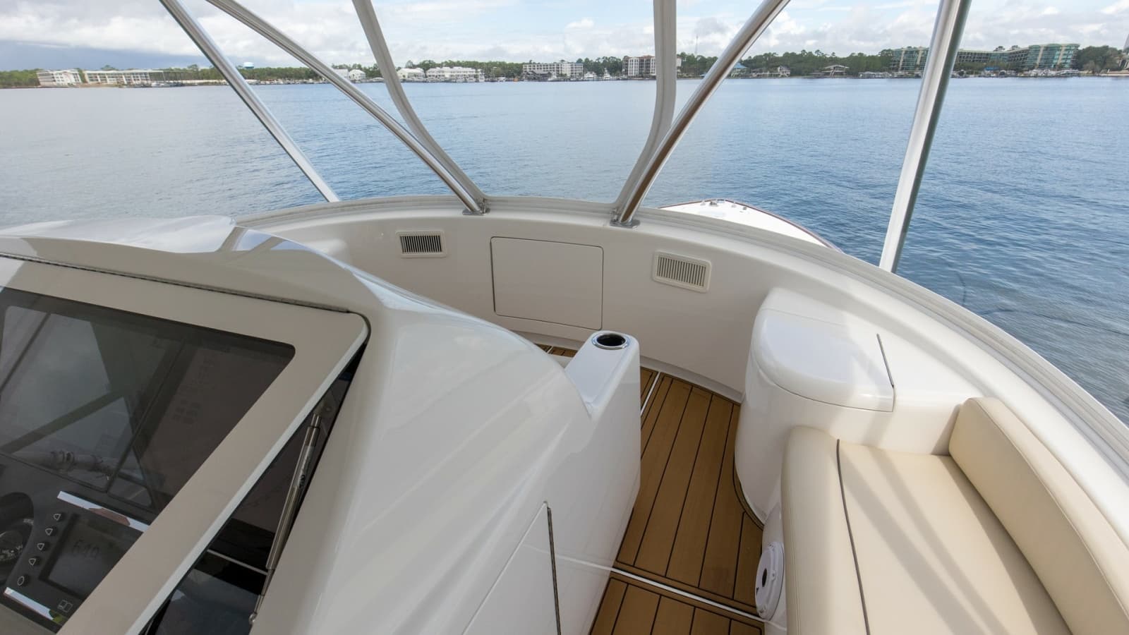 2022 Viking 58 Convertible - Photo 36