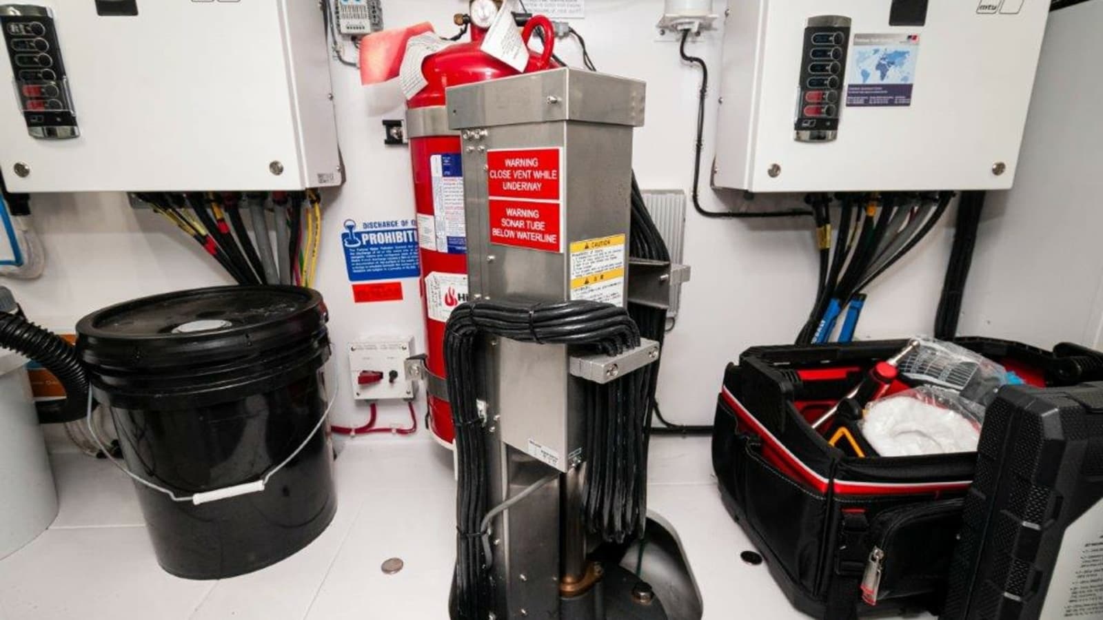 2025 Viking 58 Convertible - Photo 31