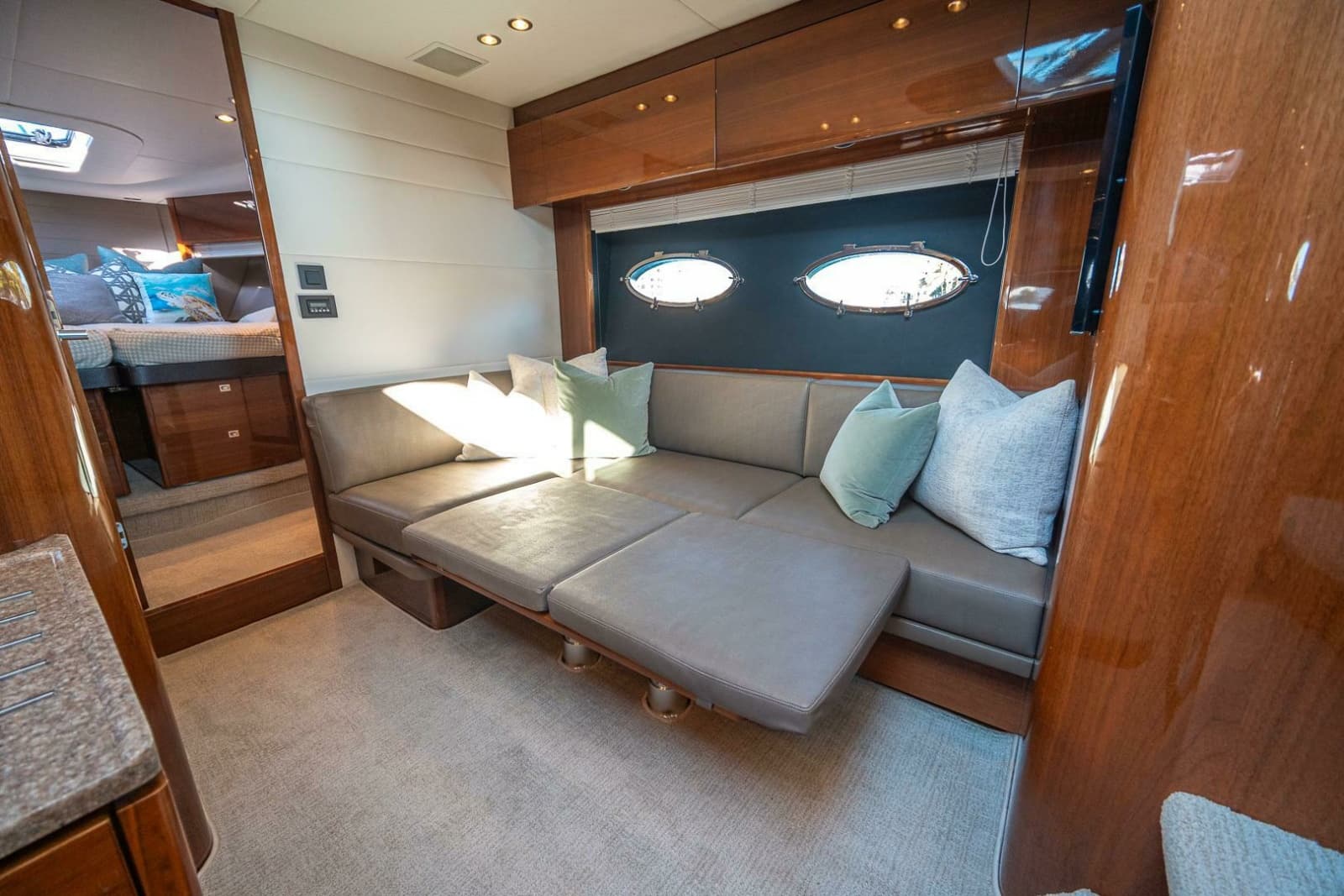 2016 Princess V48 - Photo 28