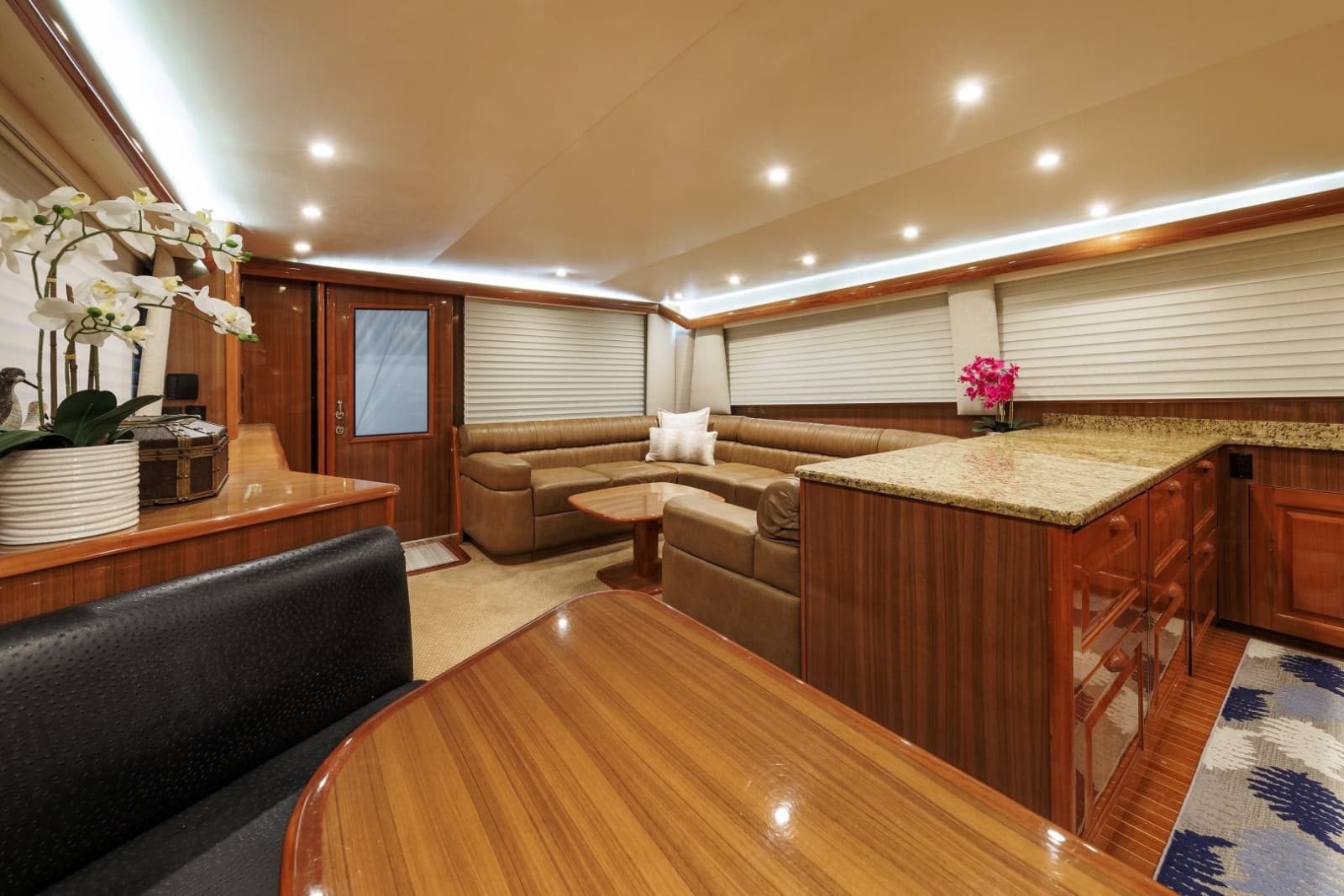 2005 Viking 61 Convertible - Photo 4