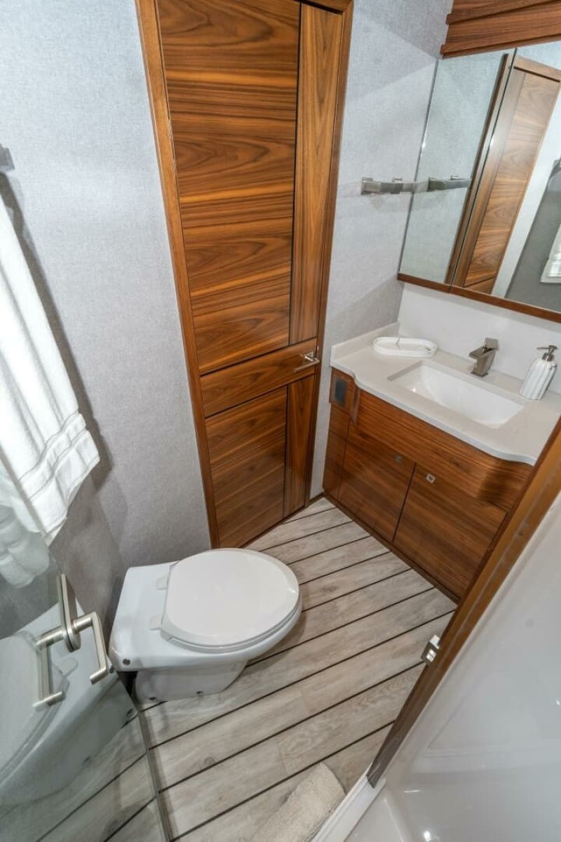 2025 Viking 90C - Photo 54