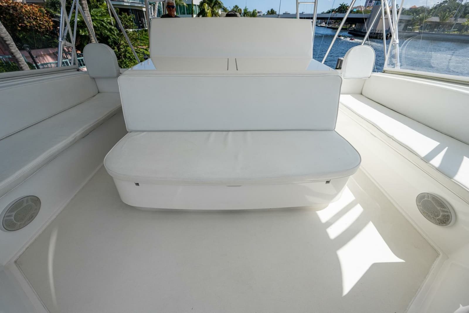 2005 Viking 74 Convertible - Photo 43