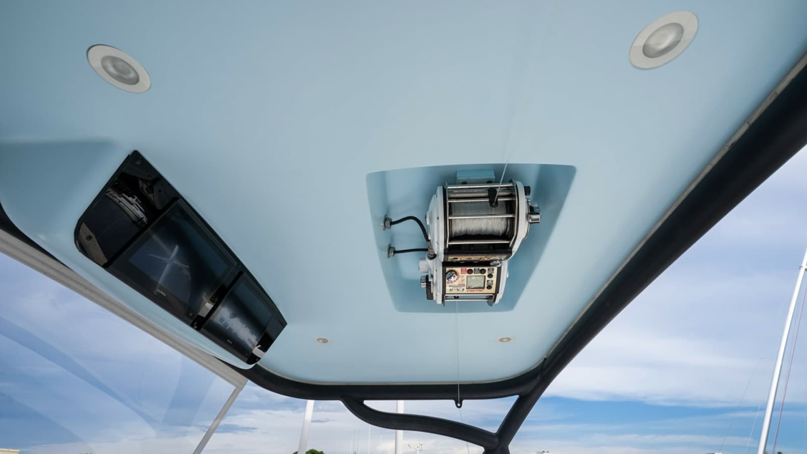 2017 Viking 92 Enclosed Bridge - Photo 29